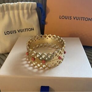 Louis Vuitton Wide Bangle Bracelet Hide & Seek Gold Tone Coral Studs Box Small